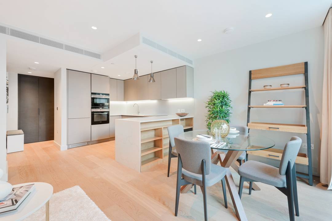STYLISH 2-BEDROOM CANALSIDE APARTMENT