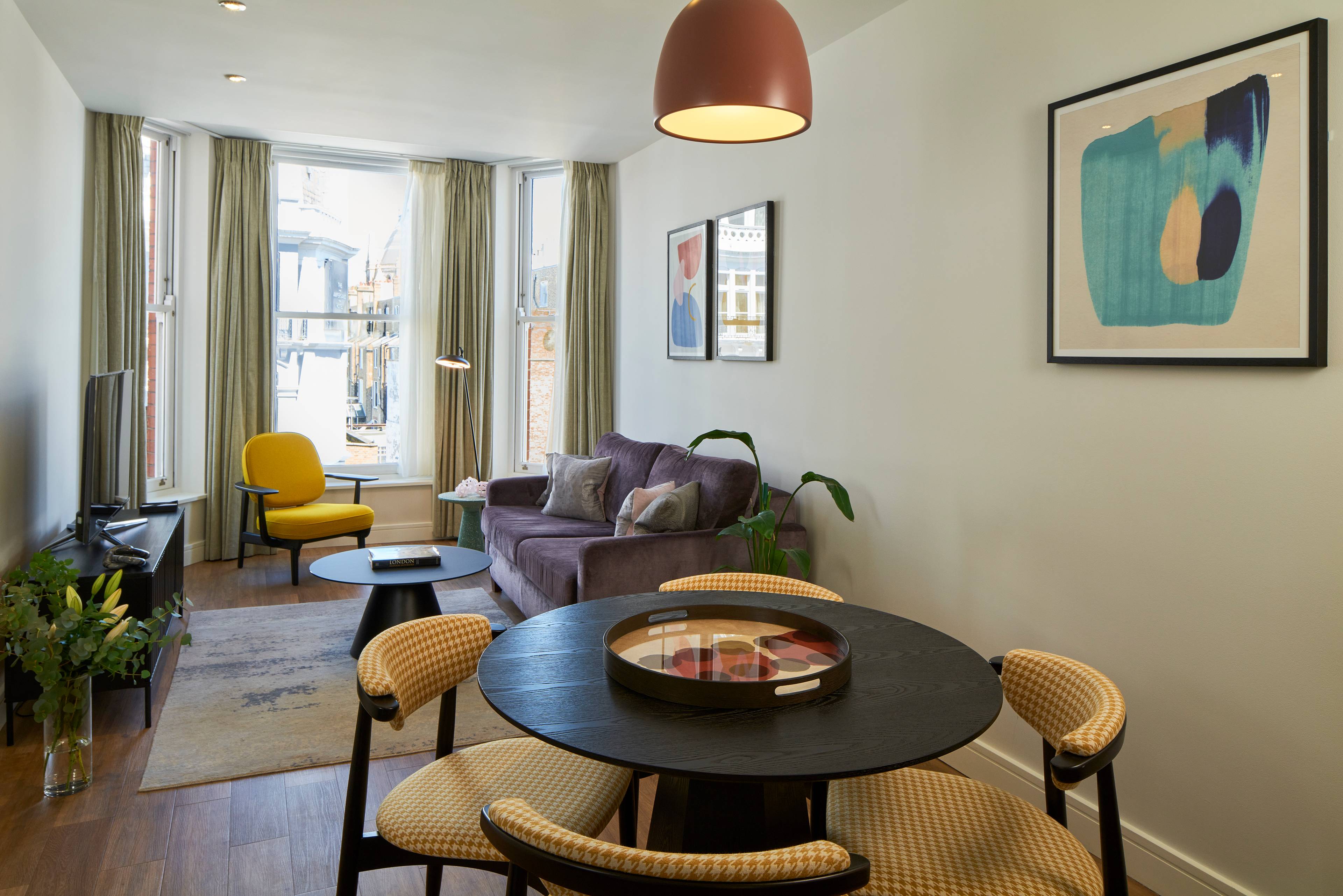 Two-Bedroom Serviced Apartment with Premium Amenities in Trendy South Kensington