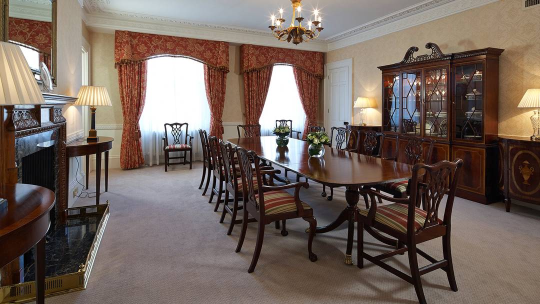 Deluxe Three-Bedroom Serviced Apartment in a Palatial Kensington Residence with Hyde Park Views