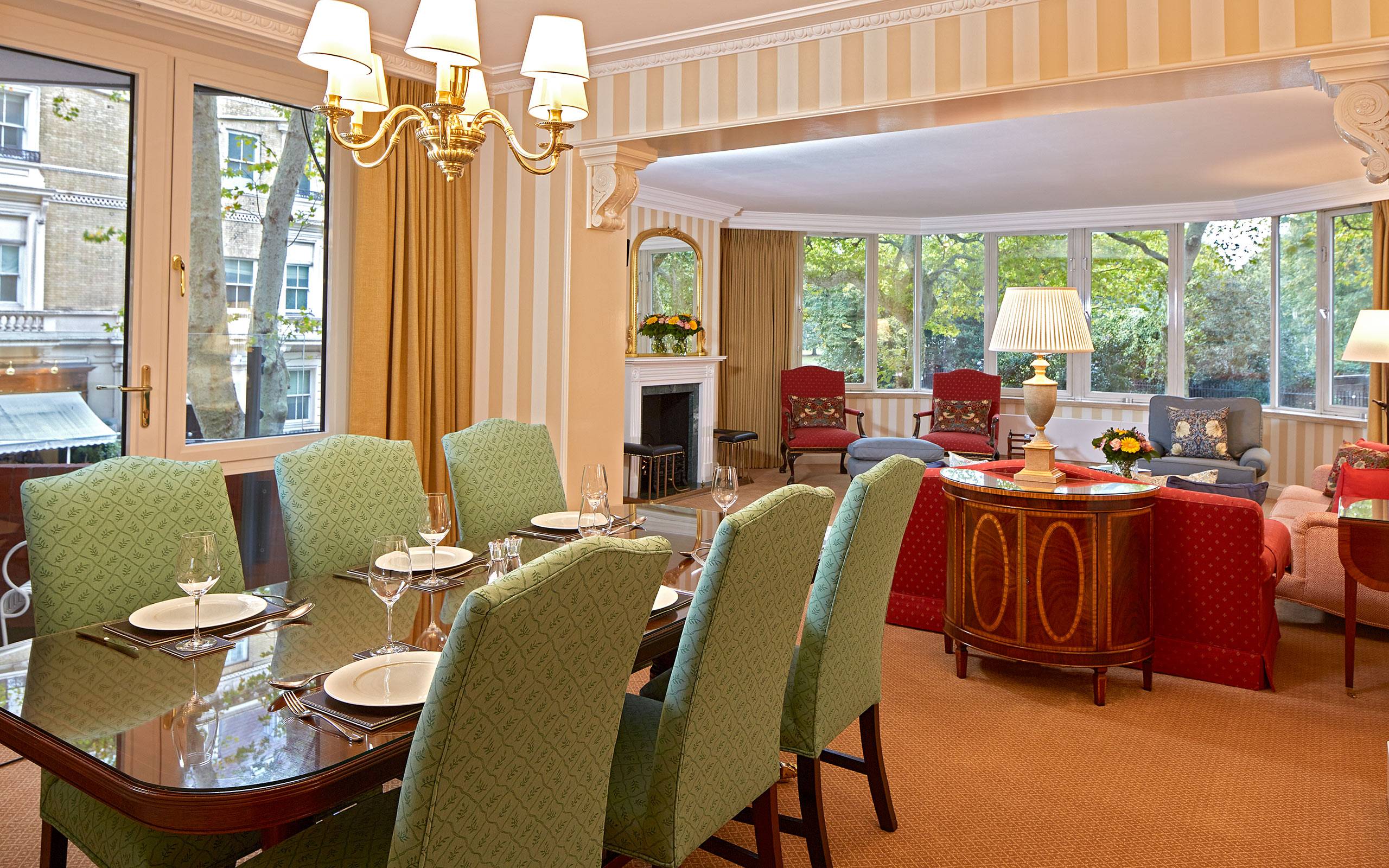 Three-Bedroom Serviced Apartment in prestigious Kensington Gardens with Hyde Park Views and Luxury Amenities