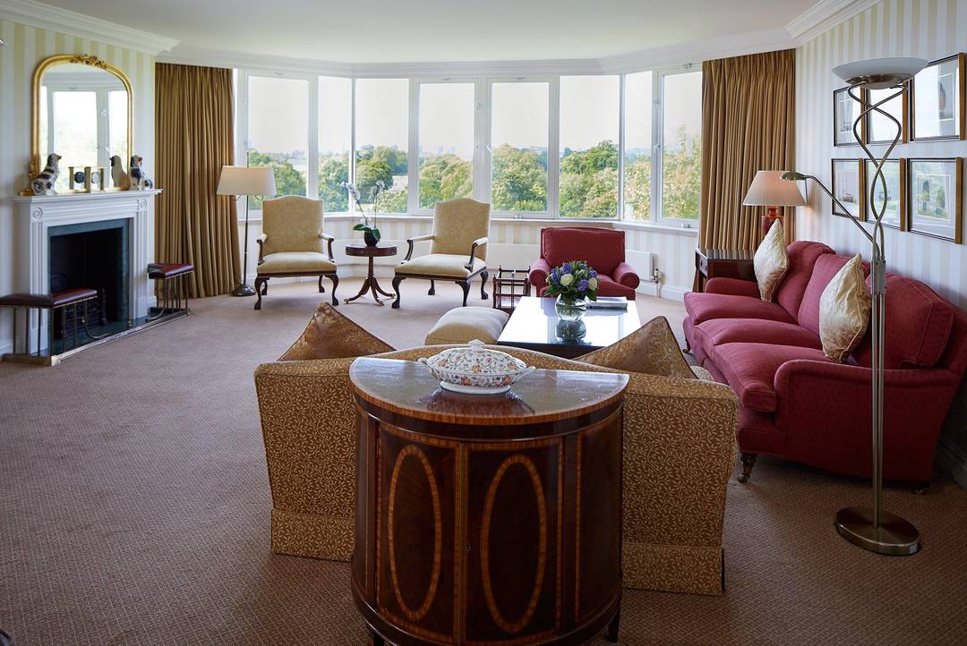 Three-Bedroom Serviced Apartment in prestigious Kensington Gardens with Hyde Park Views and Luxury Amenities