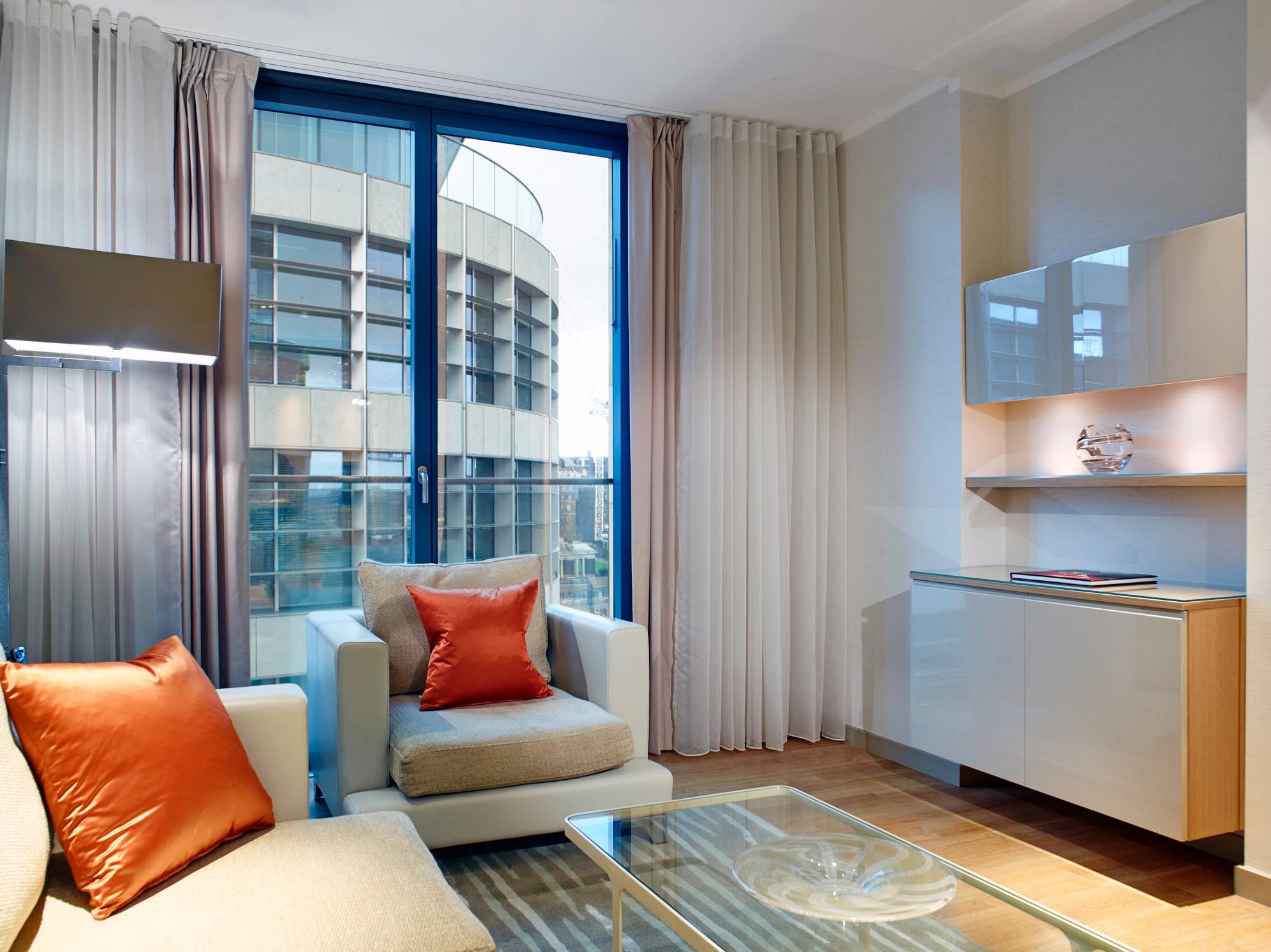 Superior One-Bedroom Serviced Apartment with City Views and Premium Amenities in Tower Bridge