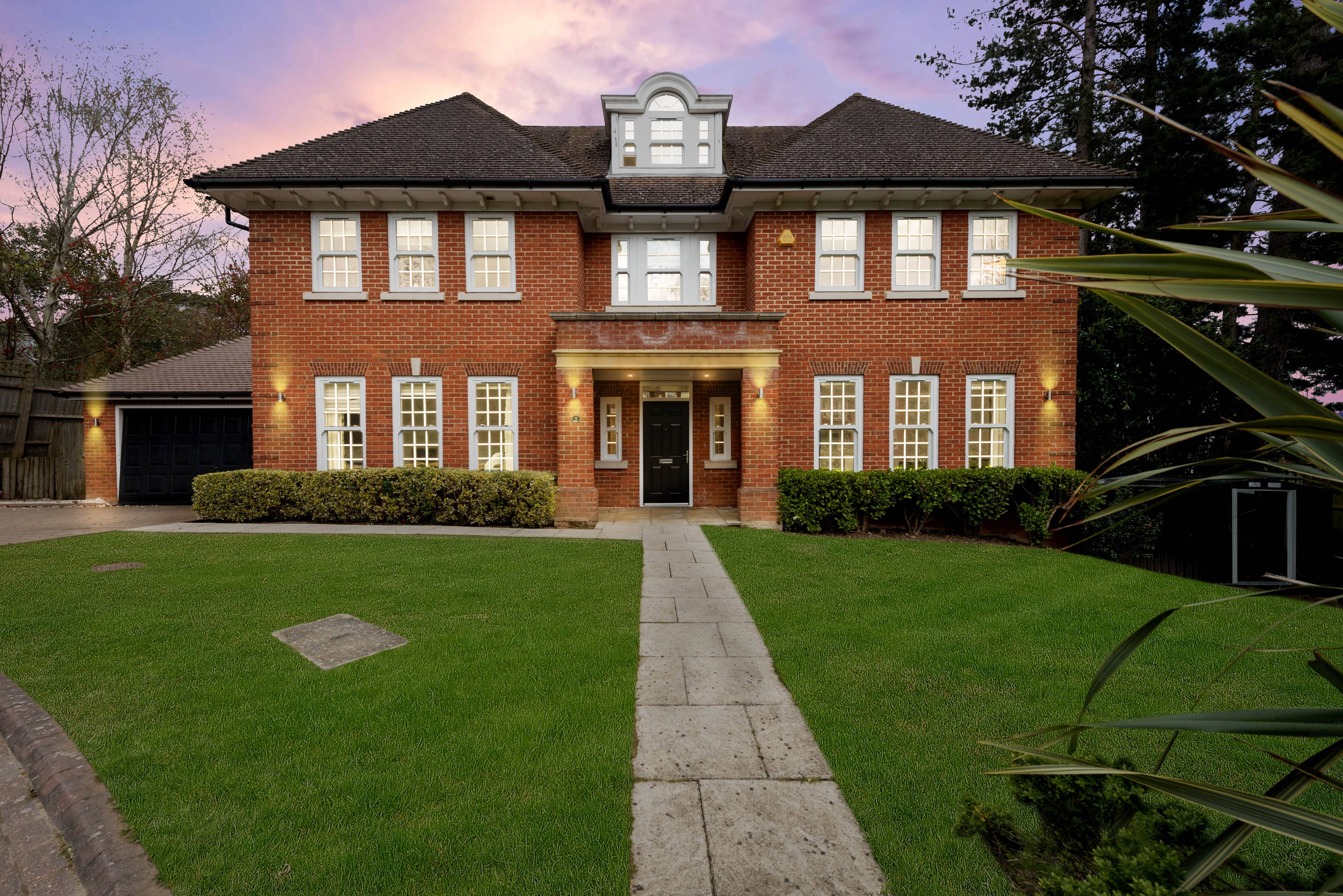 SUBSTANTIAL, DETACHED RESIDENCE WITHIN AN EXCLUSIVE PRIVATE GATED RESIDENCE