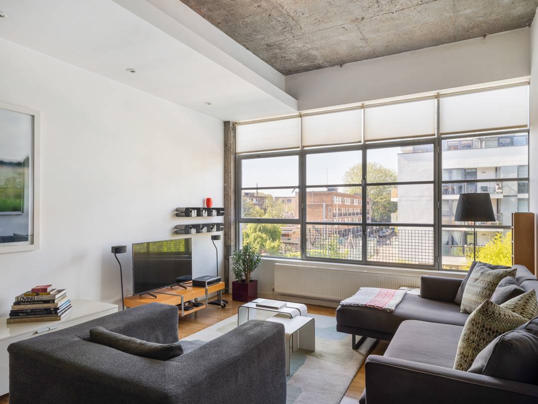 CANAL FACING STUNNING WAREHOUSE LOFT FLAT | 2 Double Beds | 2 Bath | Large Kitchen | Laundry Room | Porter | Parking | Gated | 3.2M CEILINGS | ICONIC CANAL BUILDING