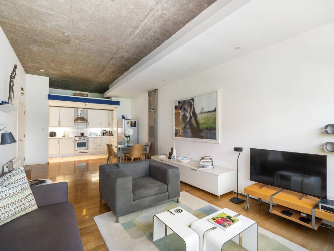 CANAL FACING STUNNING WAREHOUSE LOFT FLAT | 2 Double Beds | 2 Bath | Large Kitchen | Laundry Room | Porter | Parking | Gated | 3.2M CEILINGS | ICONIC CANAL BUILDING