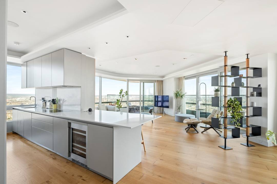 A BREATHTAKING 3 Bed Sub-Penthouse covering HALF the 28th floor | 3 Terraces | Panoramic Views | 4 Bath | Walk-in-wardrobe | Allocated Parking | Gym | Swimming Pool | Jacuzzi | SPA | 24h Concierge | Cinema Room | Bar & Lounge