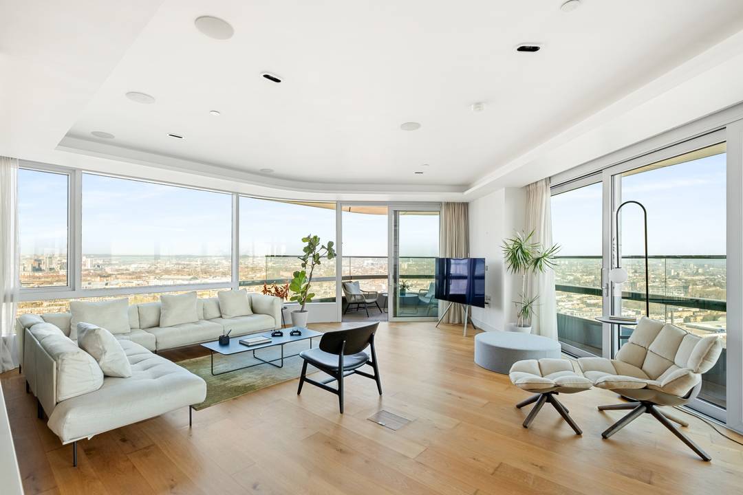 A Spectacular Sub Penthouse covering half the 28th floor | 3 Terraces | Panoramic Views| Allocated Parking | Gym | Swimming Pool | Jacuzzi  | Concierge | Cinema Room | Bar & Lounge