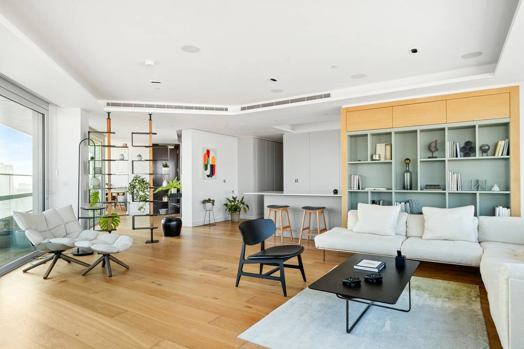 A BREATHTAKING 3 Bed Sub-Penthouse covering HALF the 28th floor | 3 Terraces | Panoramic Views | 4 Bath | Walk-in-wardrobe | Allocated Parking | Gym | Swimming Pool | Jacuzzi | SPA | 24h Concierge | Cinema Room | Bar & Lounge