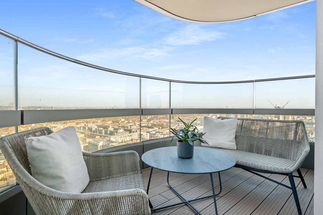 A BREATHTAKING 3 Bed Sub-Penthouse covering HALF the 28th floor | 3 Terraces | Panoramic Views | 4 Bath | Walk-in-wardrobe | Allocated Parking | Gym | Swimming Pool | Jacuzzi | SPA | 24h Concierge | Cinema Room | Bar & Lounge