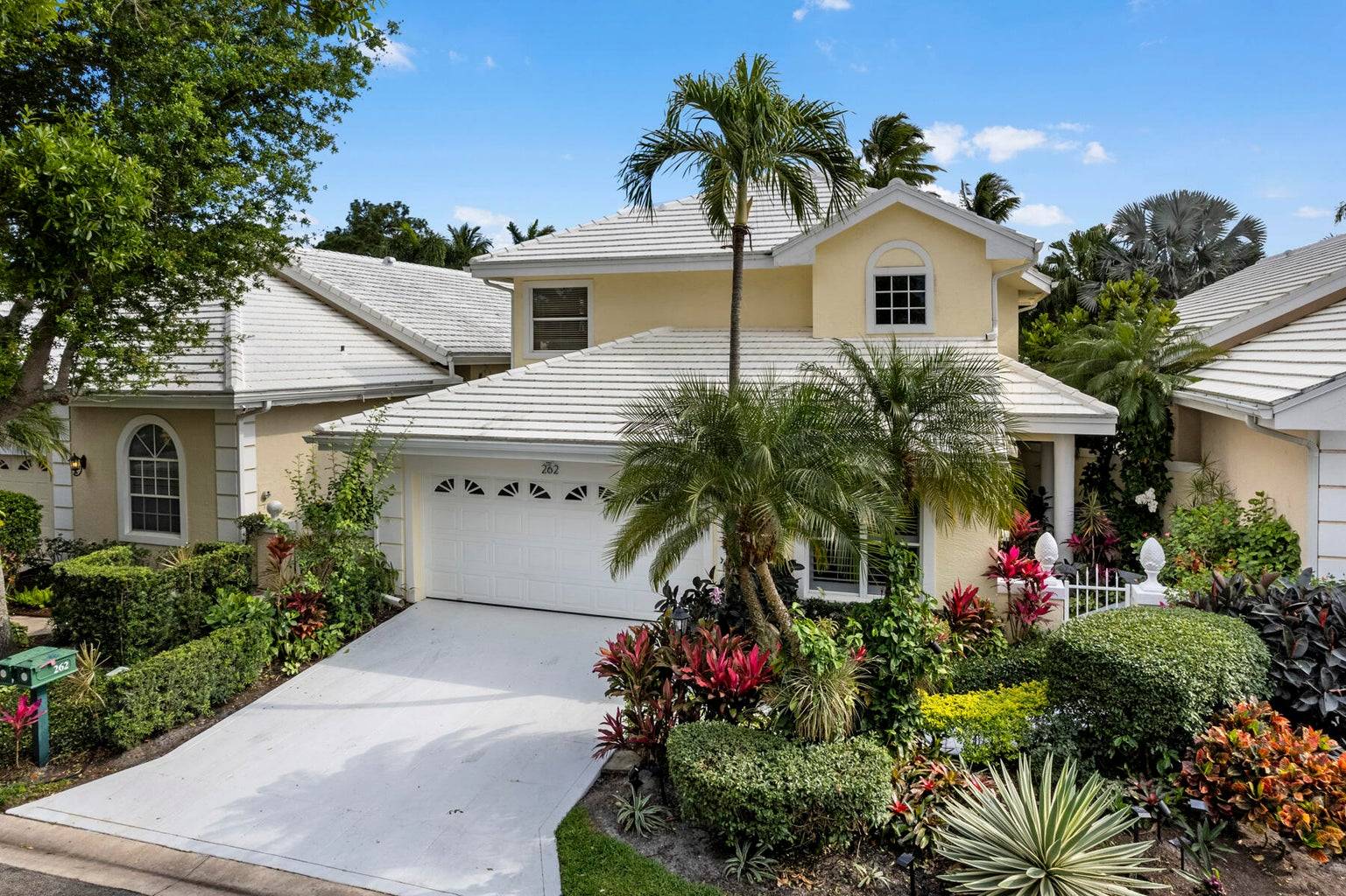 ONE OF A KIND IN PGA GOLF COMMUNITY  PALM BEACH GARDENS