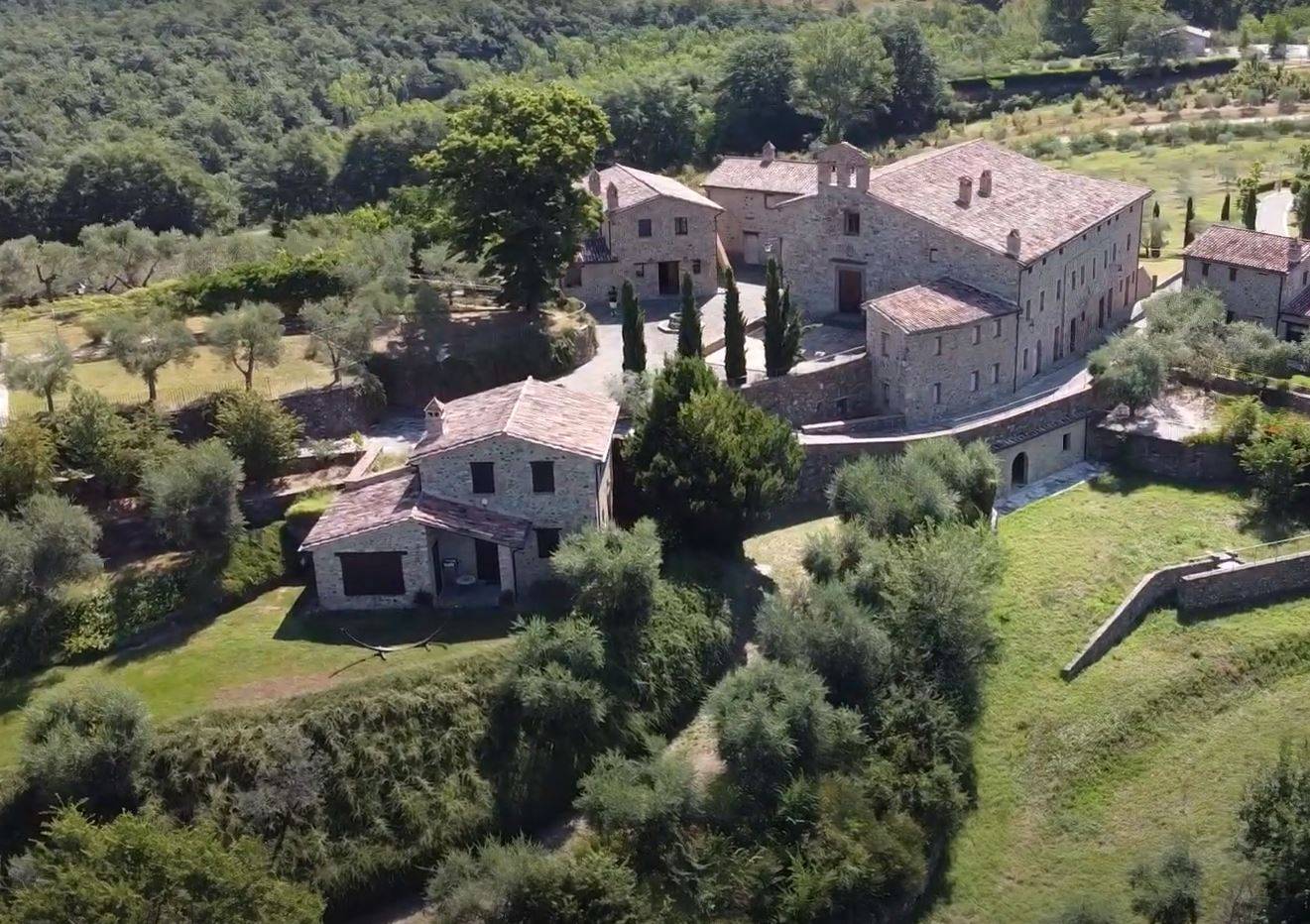 UMBRIA | VILLA IN ANCIENT VILLAGE