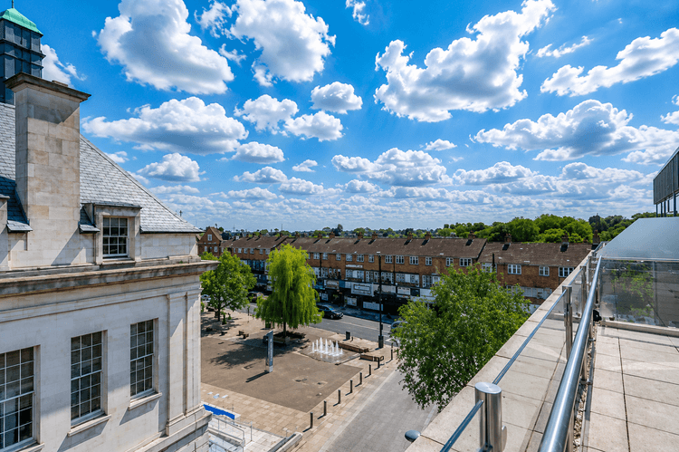 PENTHOUSE ONE-BEDROOM APARTMENT FOR RENT IN WEST LONDON, BRENTFORD TW8
