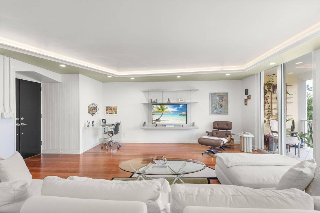 PALM BEACH ISLAND IN TOWN LOCATION