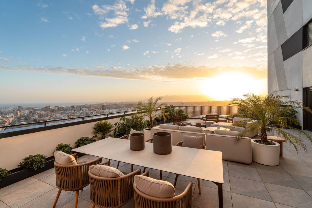 Penthouse With Spectacular Terrace, Touching The Sky of Malaga