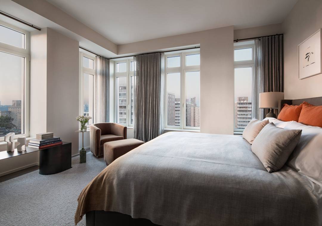 Stunning views of Manhattan’s Hudson River with private parking