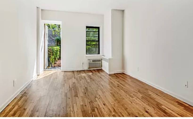 Large Studio Apt. with Private Backyard- Upper East Side Gem