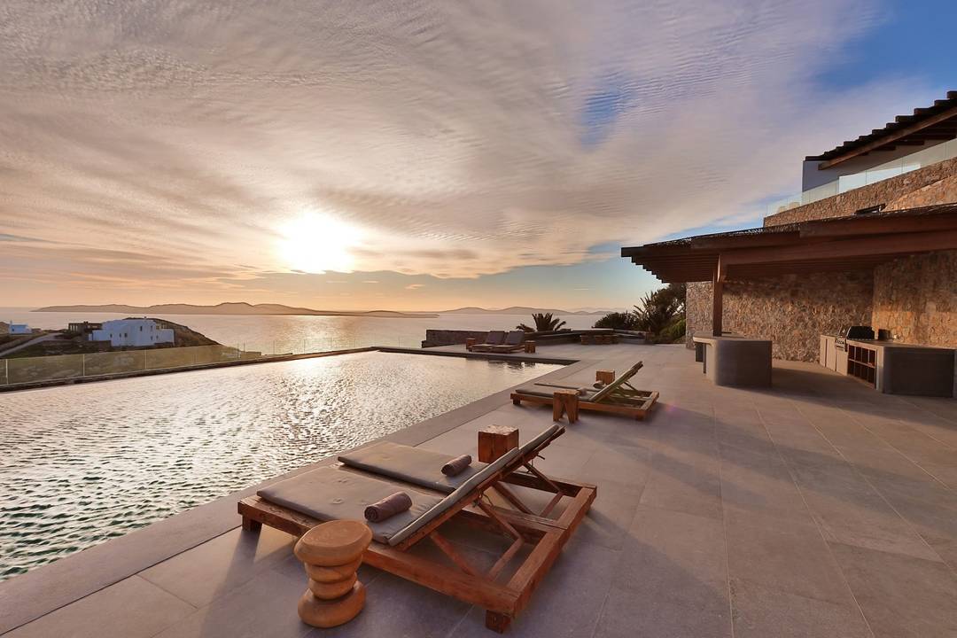 YOUR MYKONIAN DREAM RENTAL — CASA LAUREN