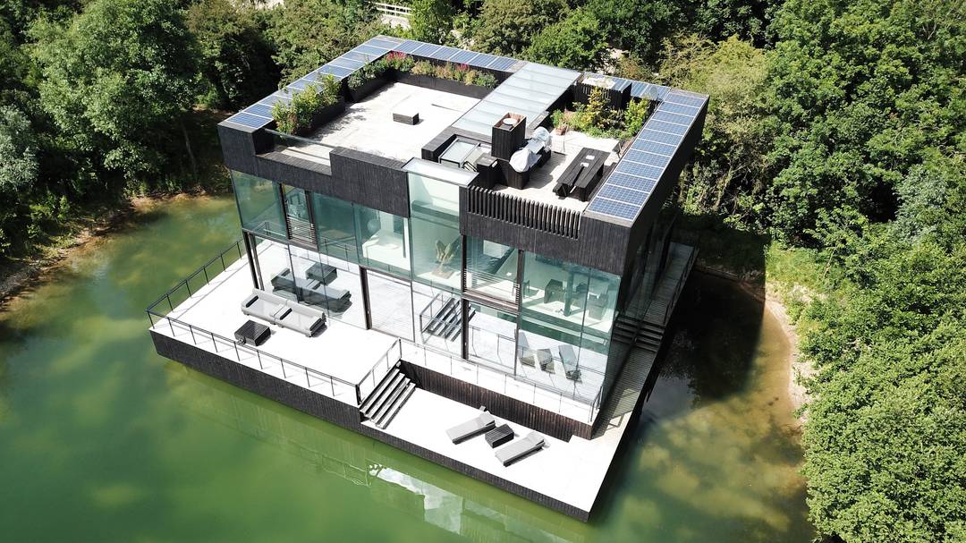 The Glasshouse by the Lake | Luxury Short-Stay | Lechlade-on-Thames