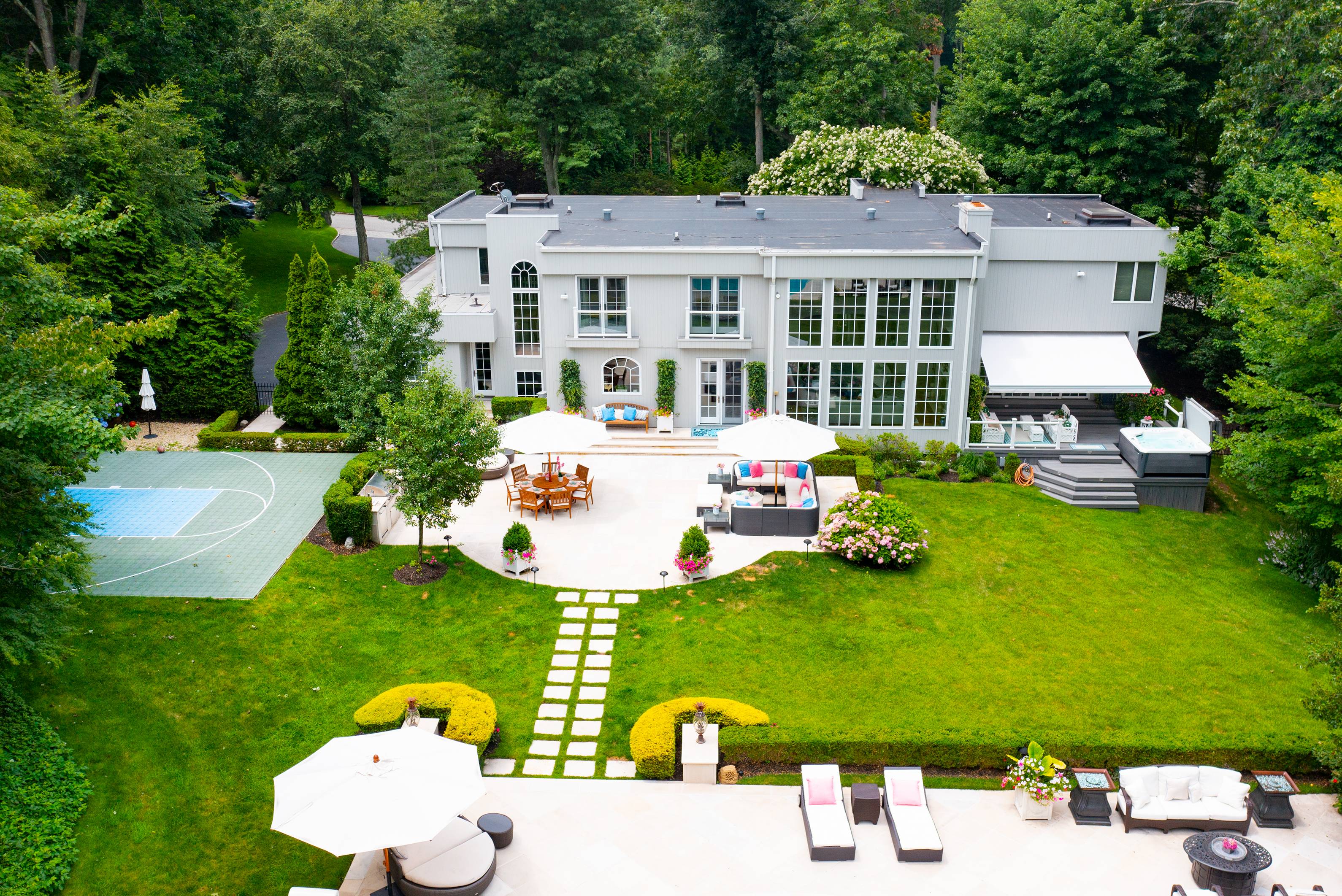 Stunning Modern Contemporary in Oyster Bay Cove's Prestigious Private Development of Tall Oaks