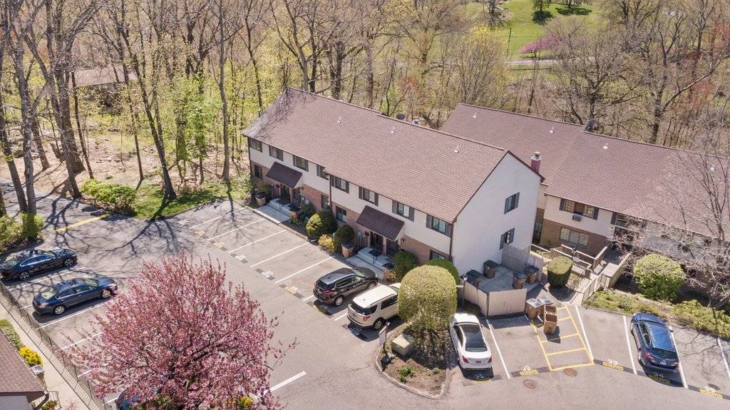Spacious 3 Bedroom 2.5 Bathroom Tri-level Townhouse in Desirable Westcott Cove Neighborhood