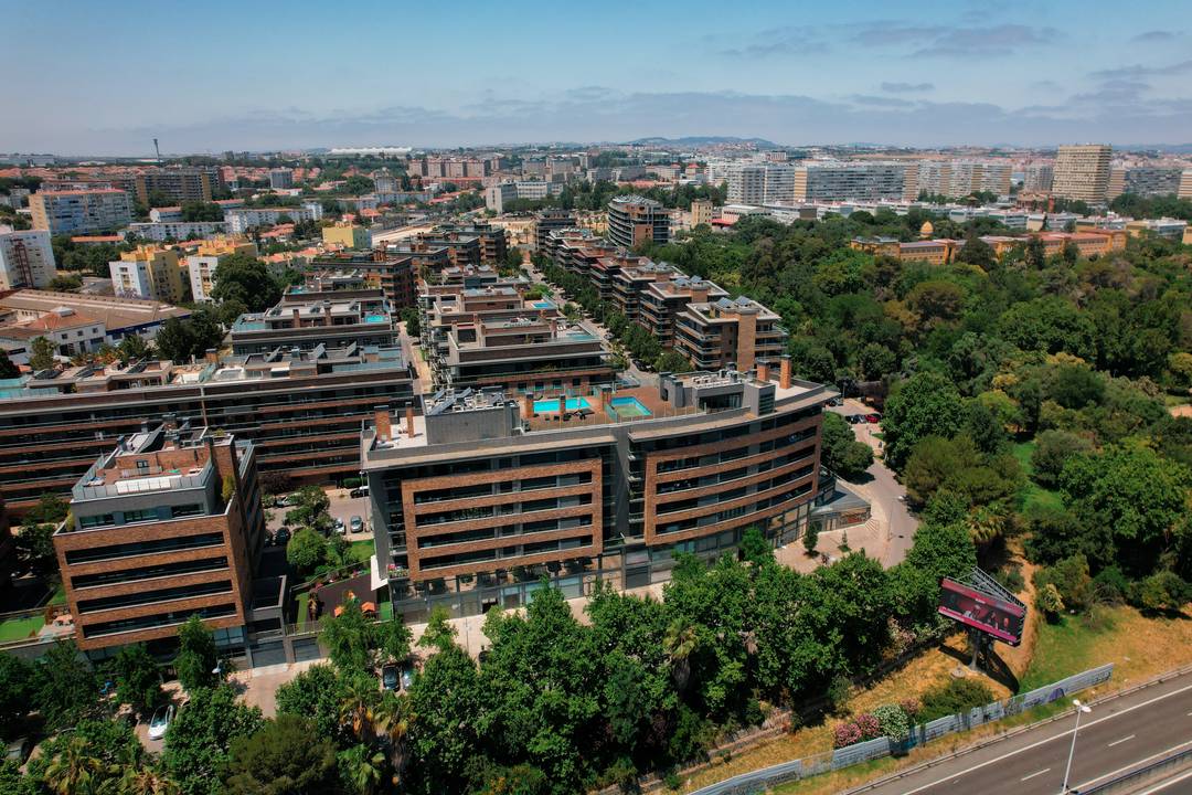 Fully renovated 3-bedroom apartment with rooftop pool | Parque das Nações