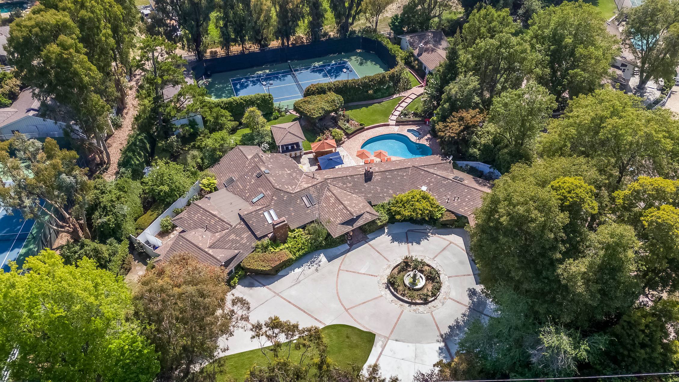 Luxurious Equestrian Estate at 19 Eastfield Dr - A Sports Lover's Dream