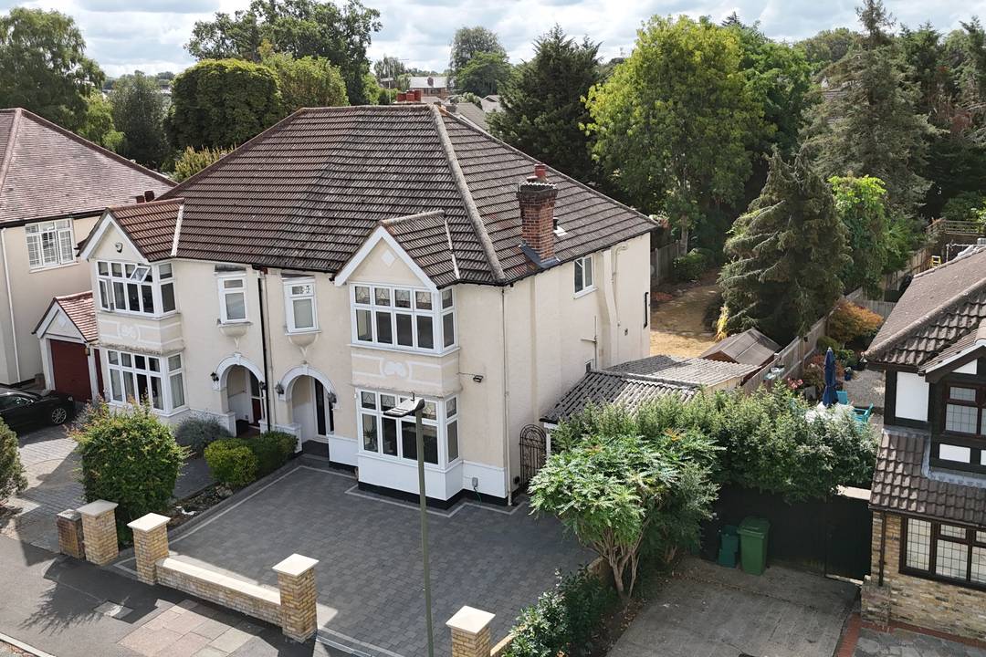 Impressive Chain-Free 1930s Family Home with Exceptional Garden and Scope to Extend
