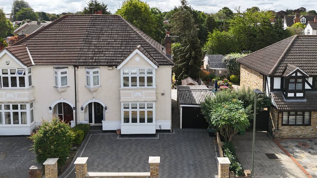 Impressive Chain-Free 1930s Family Home with Exceptional Garden and Scope to Extend