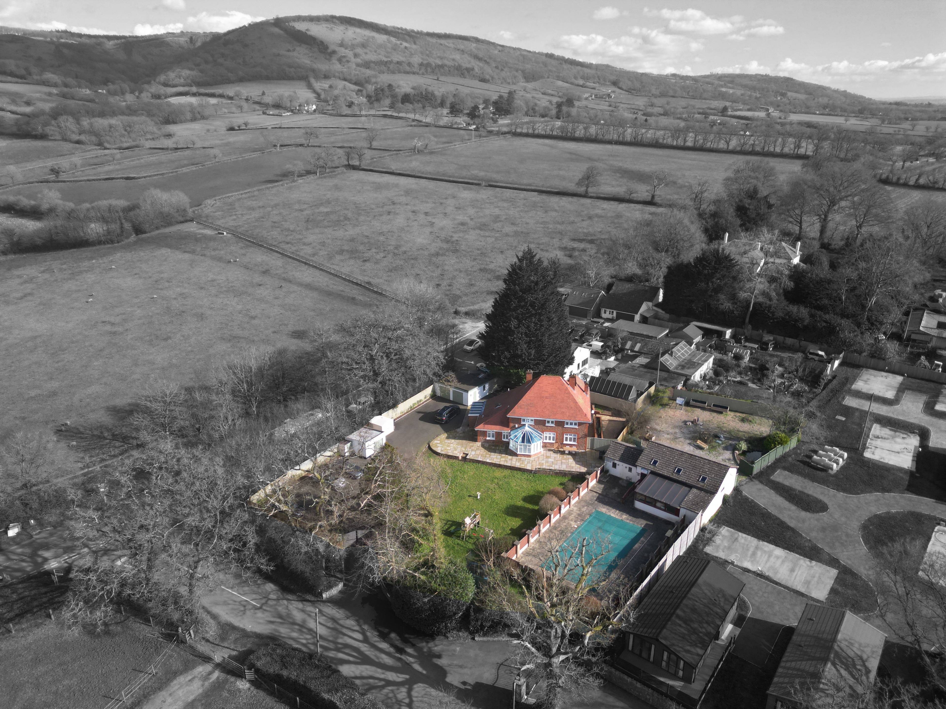 A Quintessential Countryside Retreat with Unrivalled Leisure Facilities & Development Potential