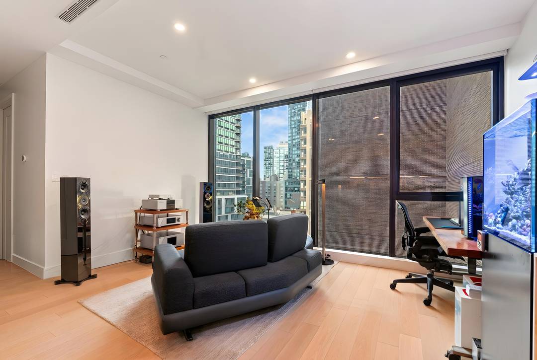 5 COURT SQUARE WEST #7G