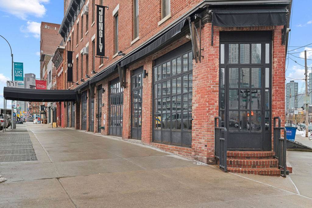 4,200+  SF Corner Turnkey Restaurant in Prime Long Island City