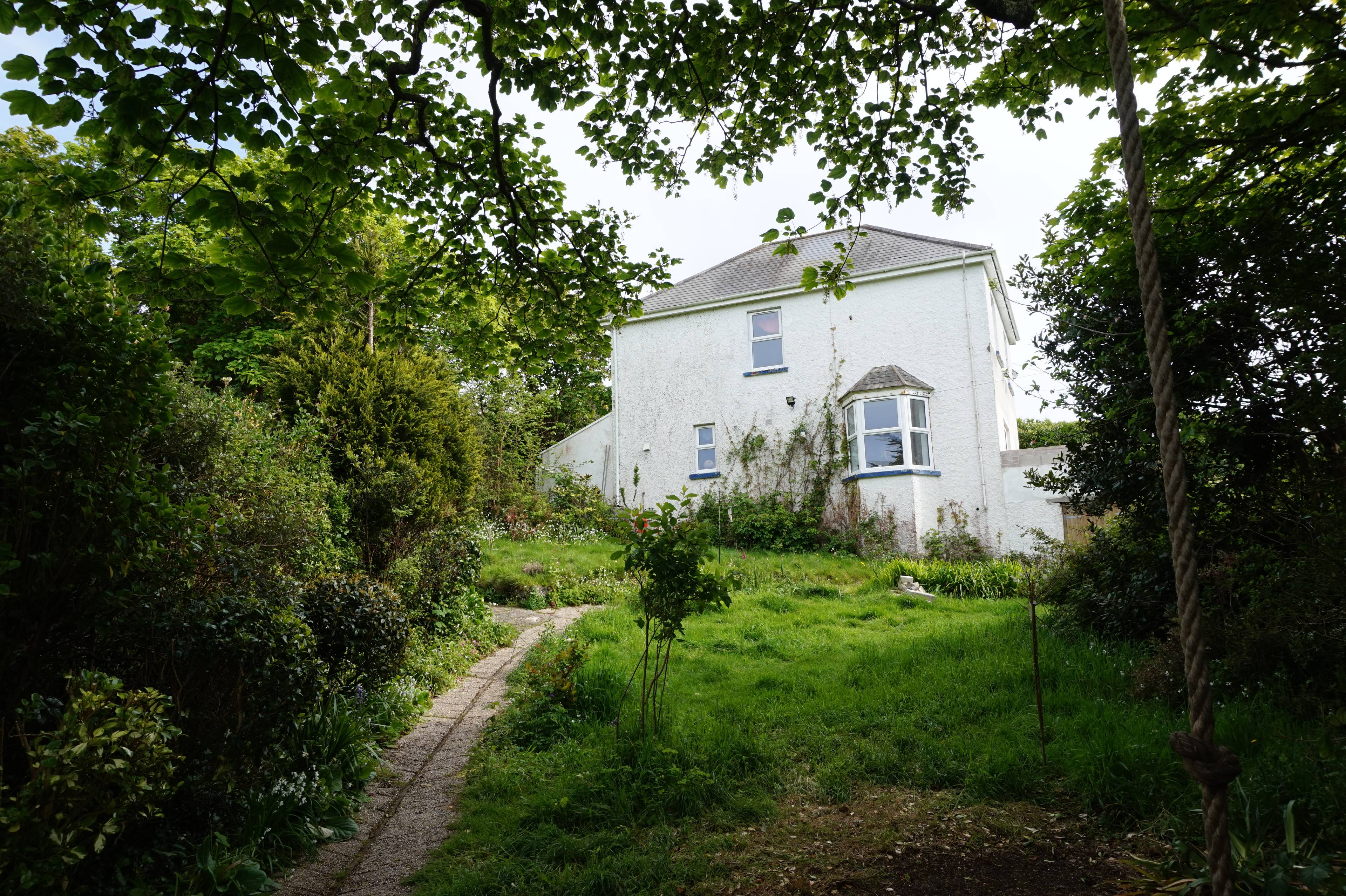 Detached 4 Bedroom Home in Mullion, The Lizard, Cornwall