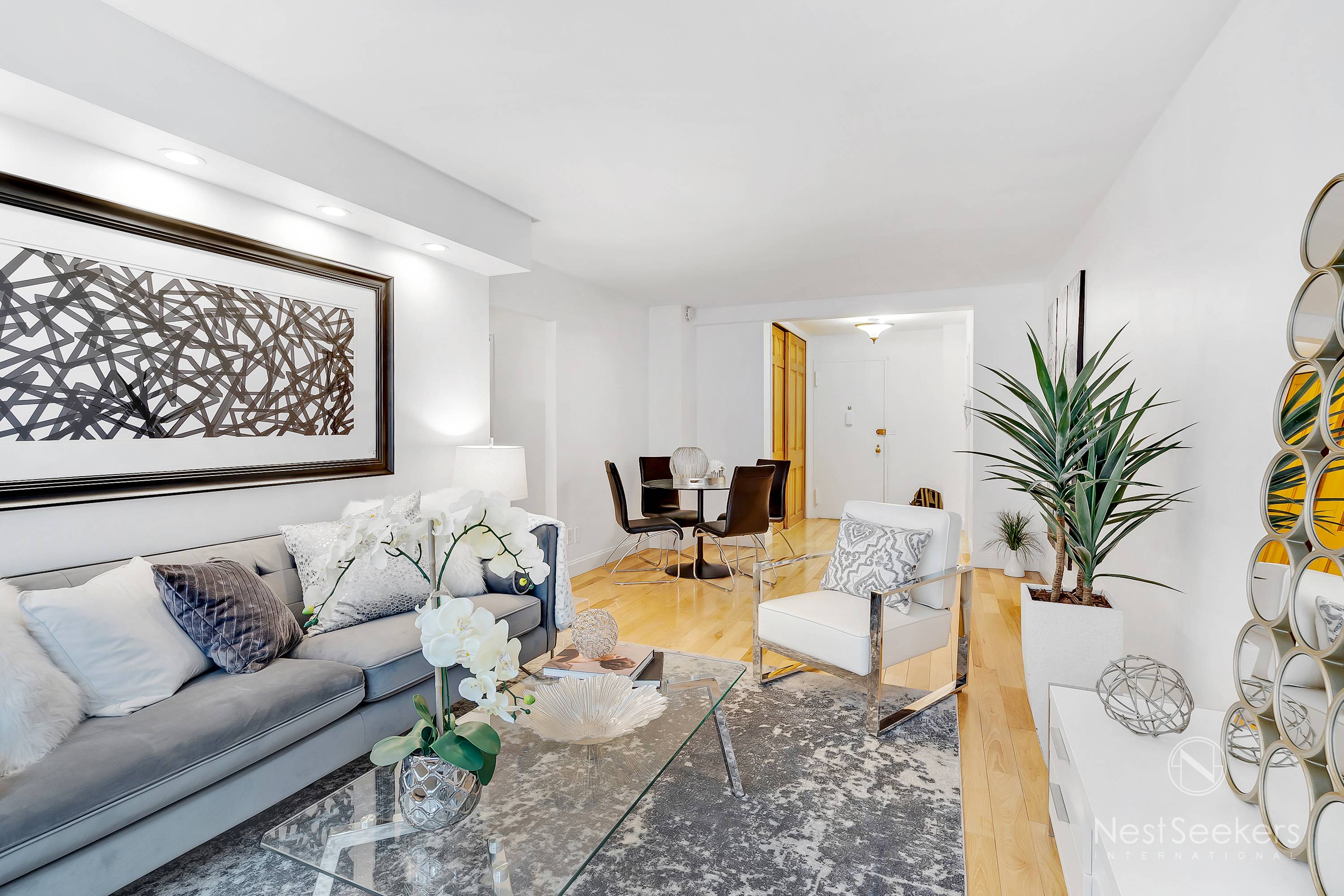Bright 1 Bedroom on Upper East Side with Street Views