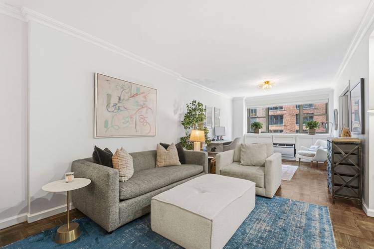 Oversized South Facing One Bed Apartment in the Heart of the Upper East Side