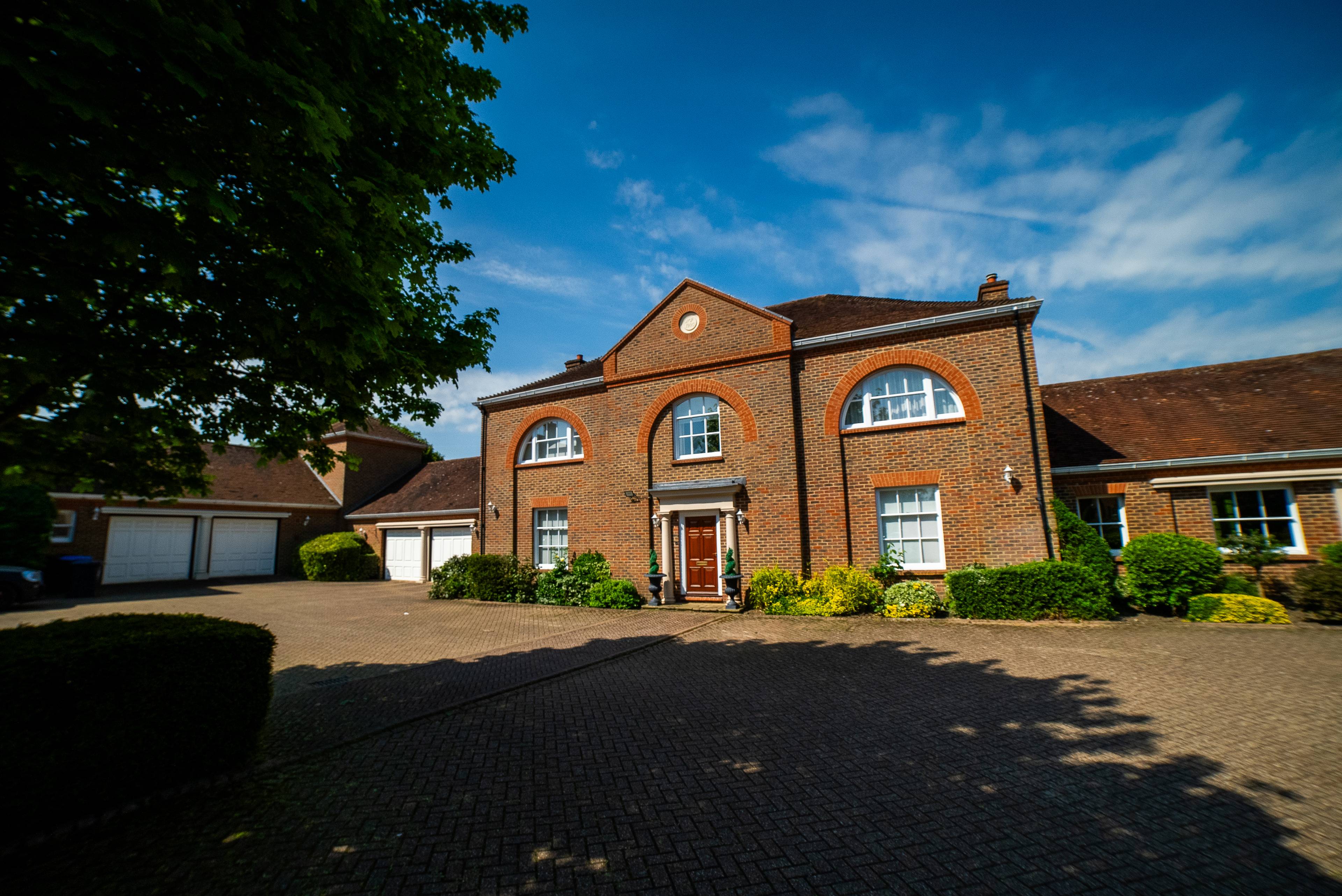 Northaw Place: Elegant Georgian-Style Residence in Exclusive Hertfordshire Estate