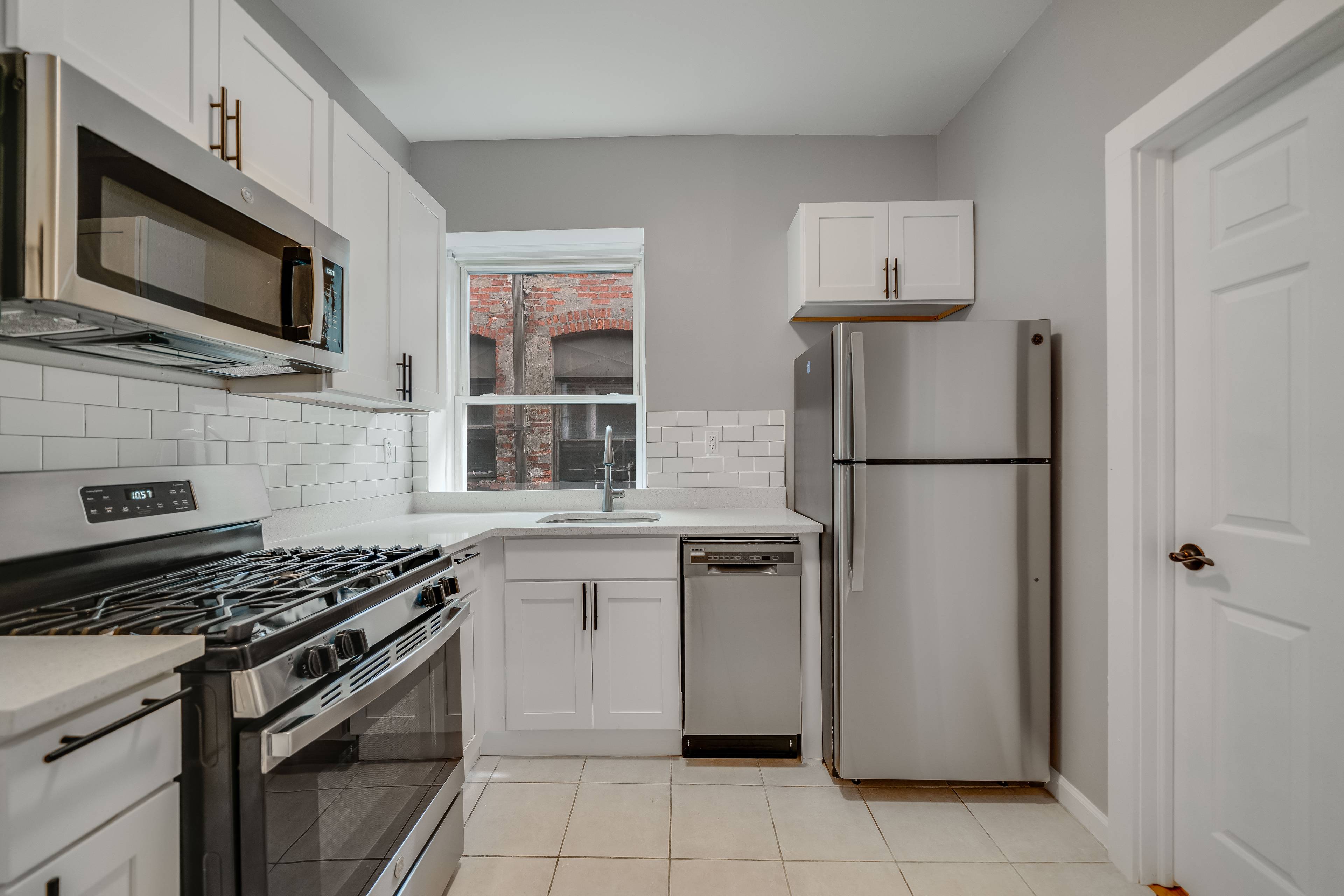 3 Bedroom located in Bayonne NJ.  No Fee.  Newly Renovated