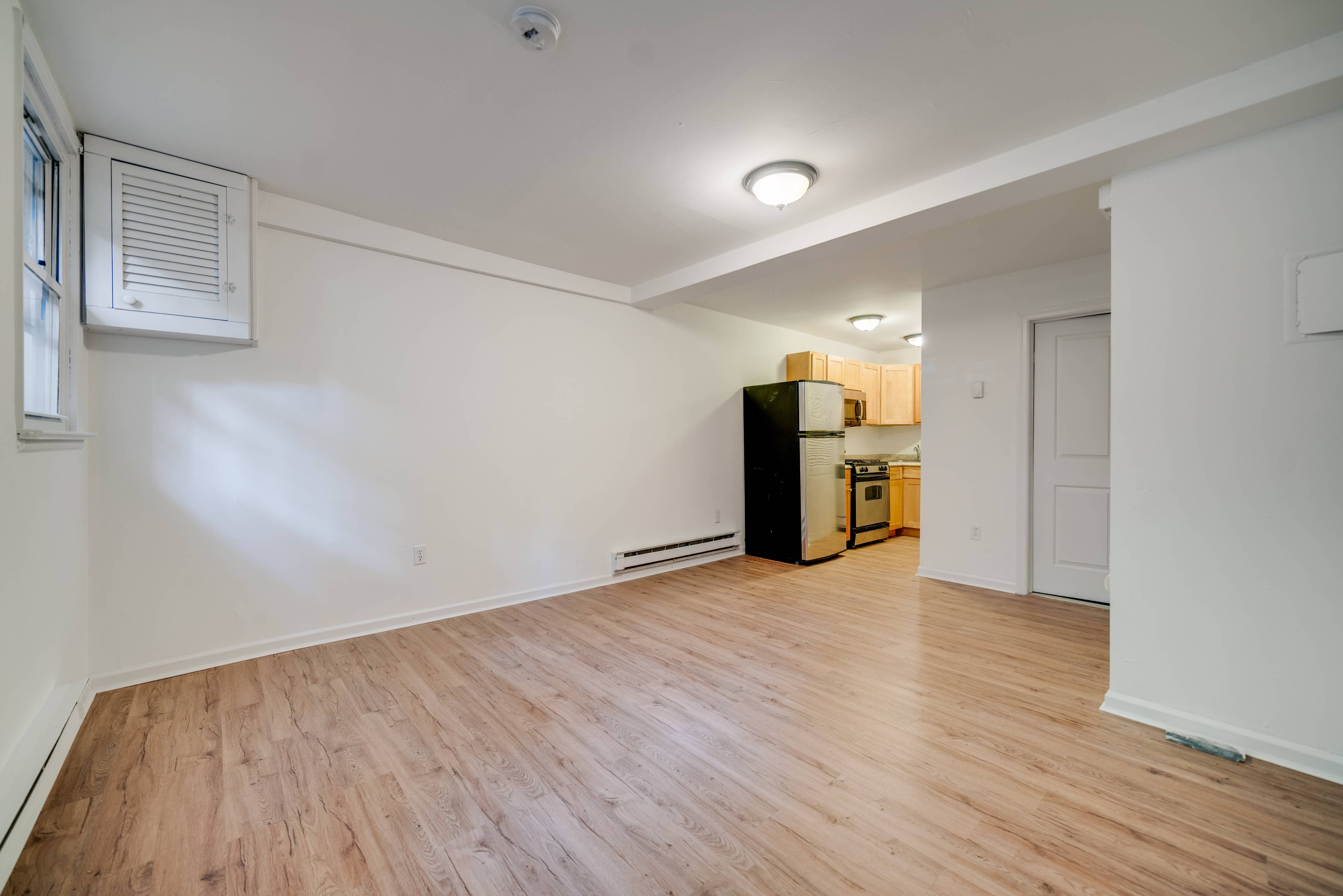 No Fee Studio Apartment located in Hoboken NJ!   Shared Backyard!  Laundry on Site!