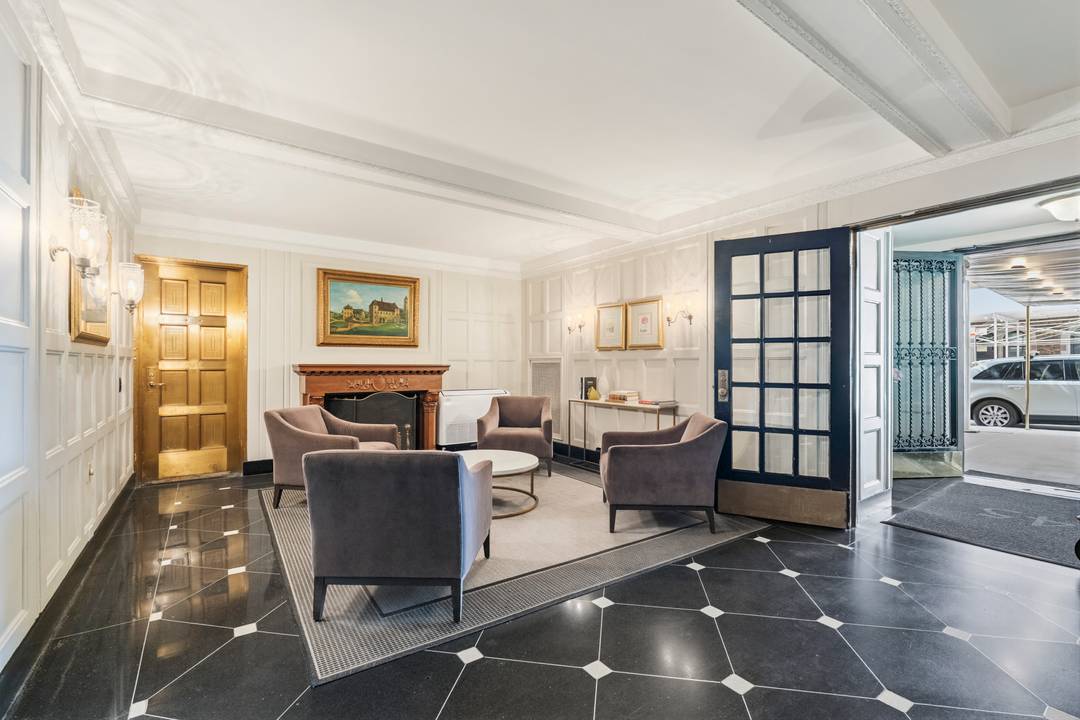 A Smart Upper East Side Studio With Full-Service Ease