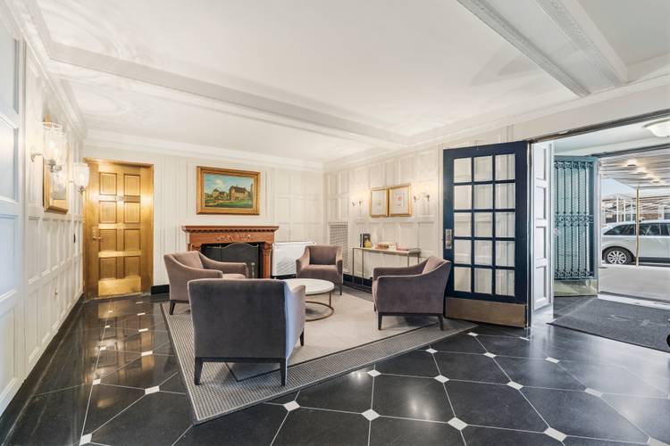 A Smart Upper East Side Studio With Full-Service Ease