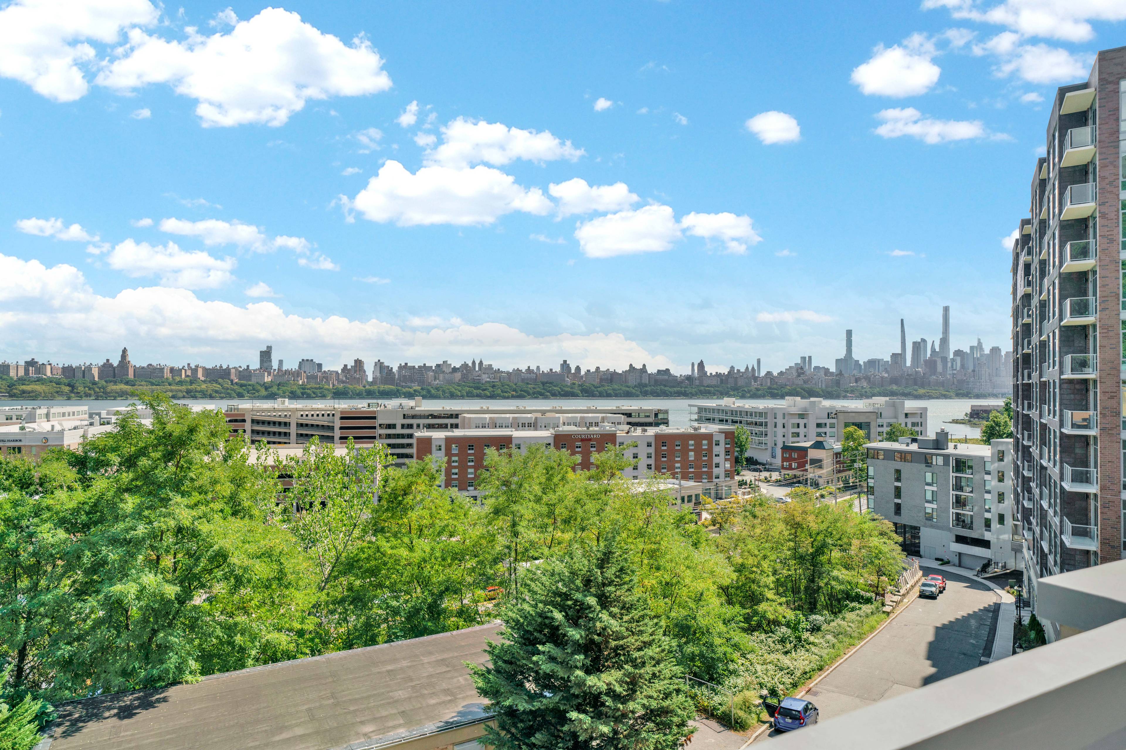 3 bedroom Townhouse For Sale! Private rooftop w/ Jacuzzi!