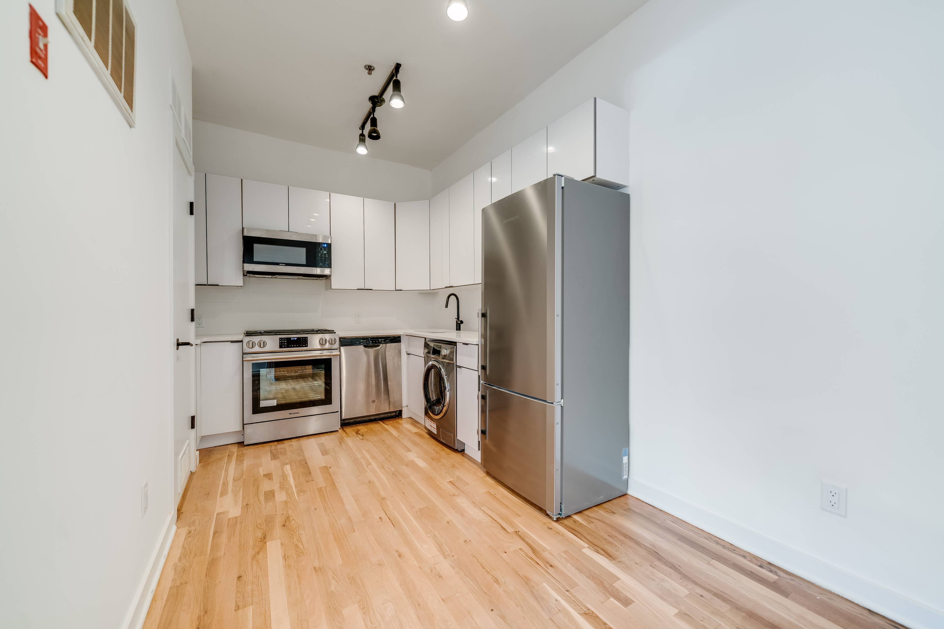 Rarely Available Open 2 Bedroom located at 716 Madison Street. Washer/Dryer in Unit! Central AC/Heat, Parking on Site, No Broker Fees!!!