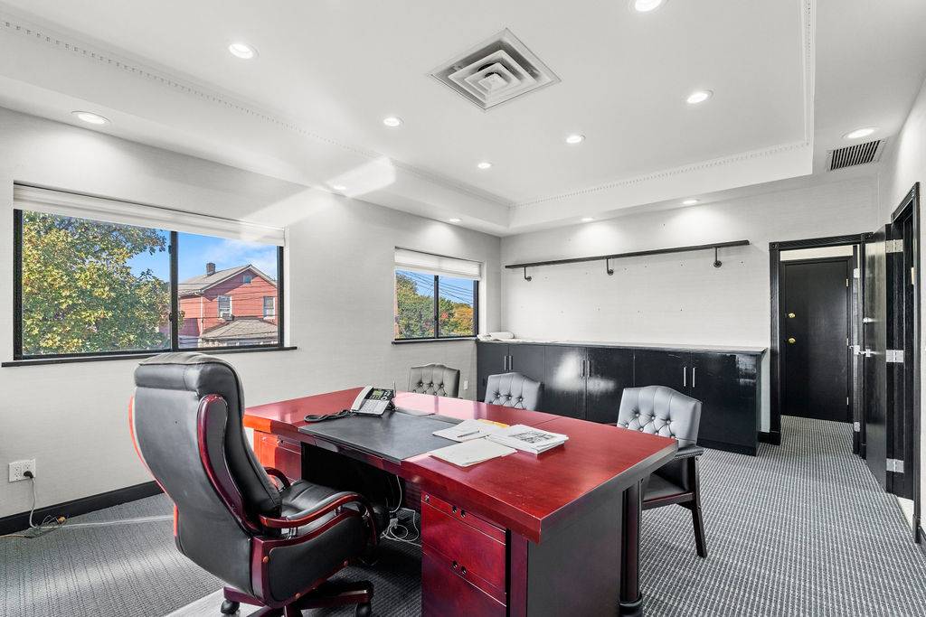 Fully Built Out Turnkey Office Options Next To Laguardia Airport