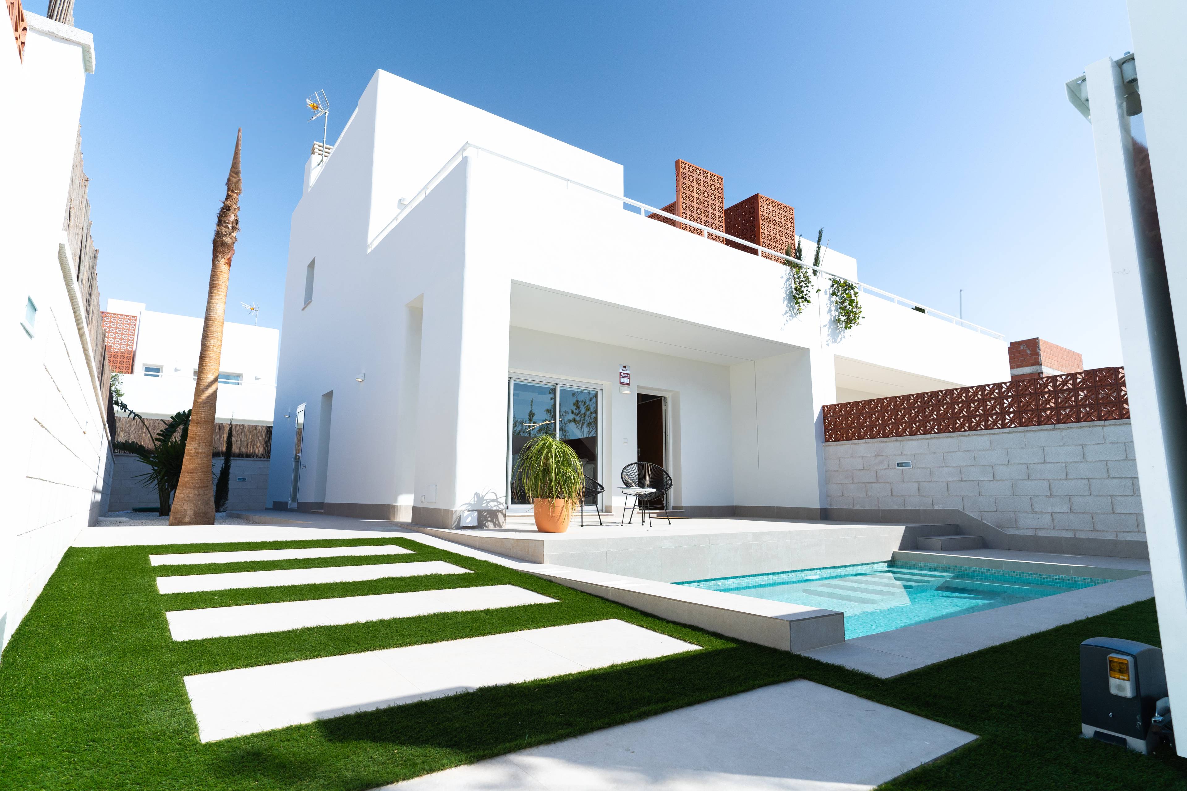 Modern new build villas with private pool and parking in Pillar de Horradada.