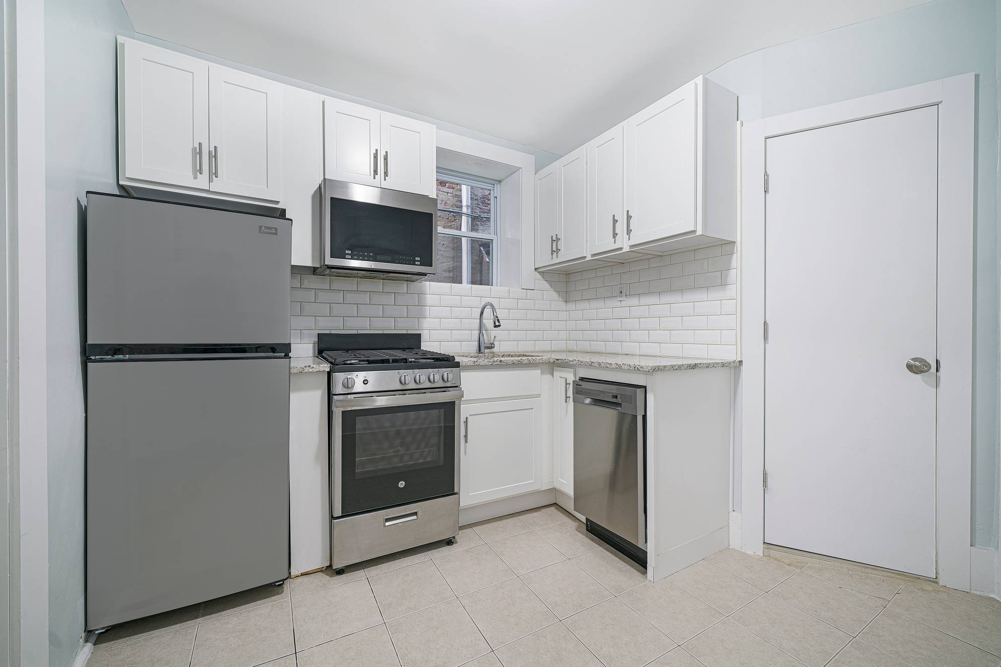Beautiful Renovated 1 Bedroom Apartment located in West New York!  No Brokers Fee!