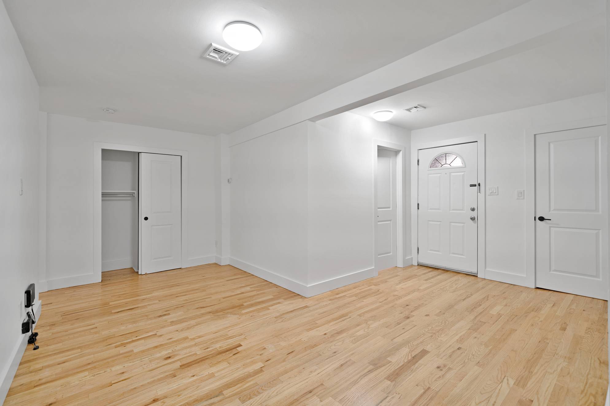 Open 2 Bedroom Apartment in Hoboken NJ. Queen Size Bedrooms.