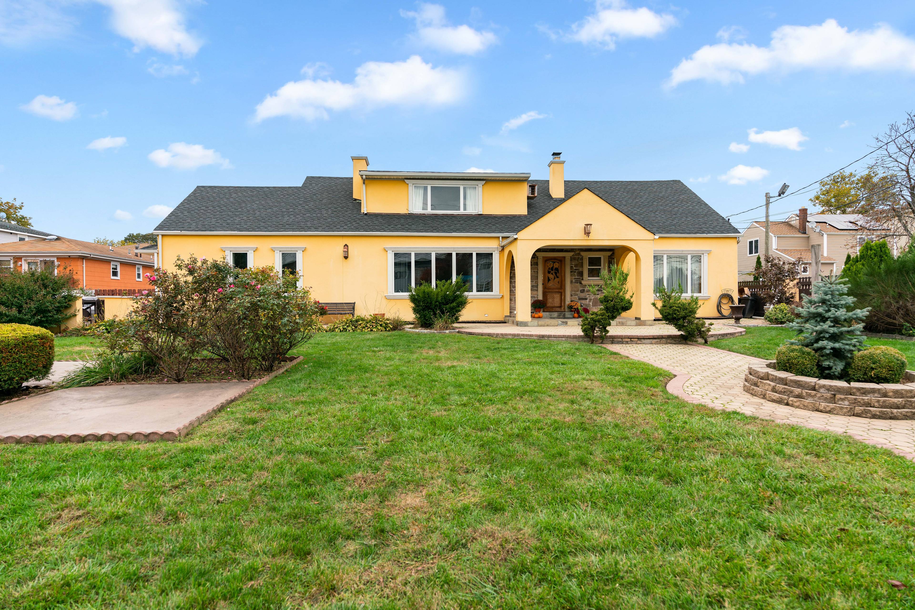 2 Family Home in Kearny, NJ- 13 Miles from Manhattan