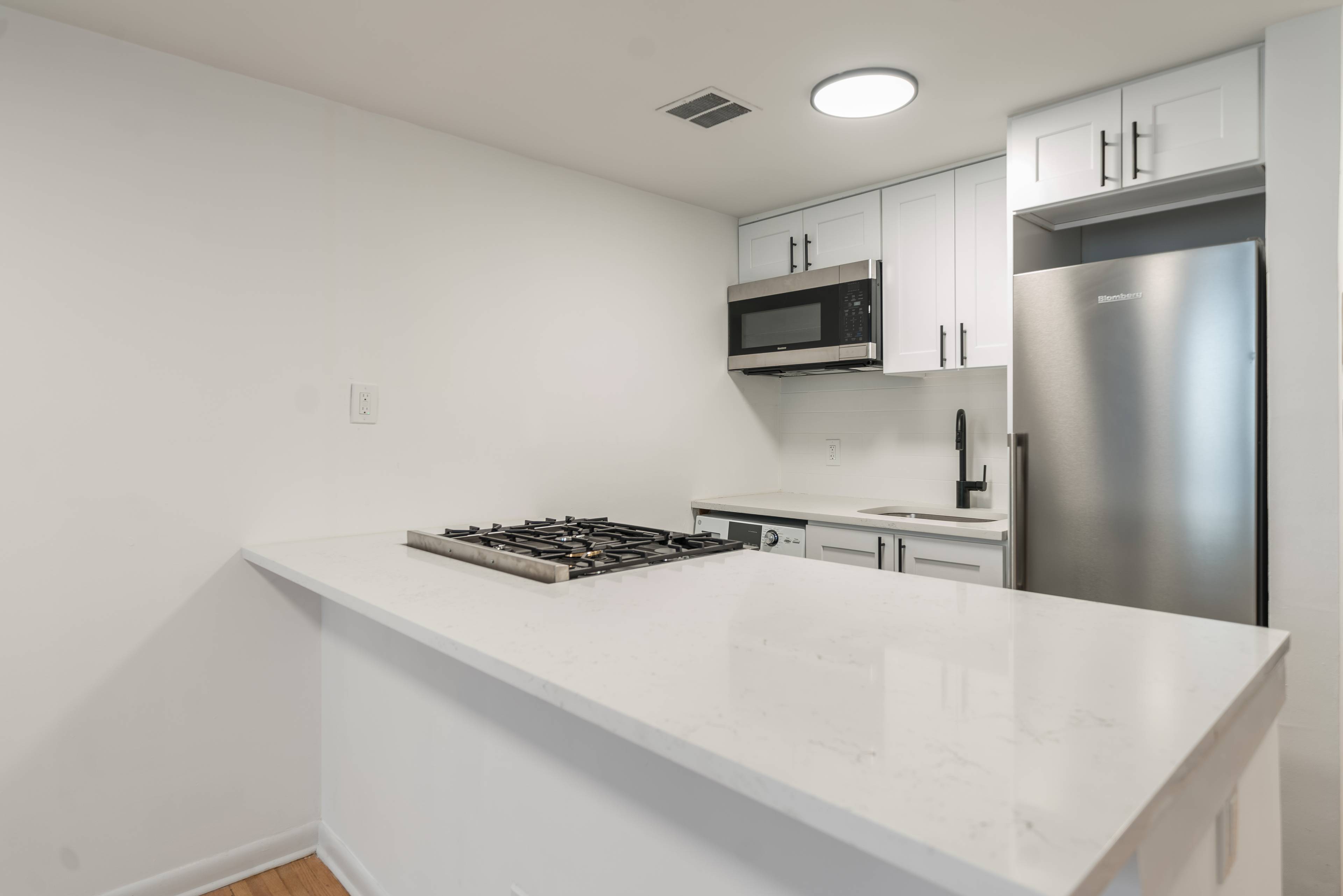 2 Bedroom 1 bath Uptown Hoboken-Central A/C-  Laundry in Unit!