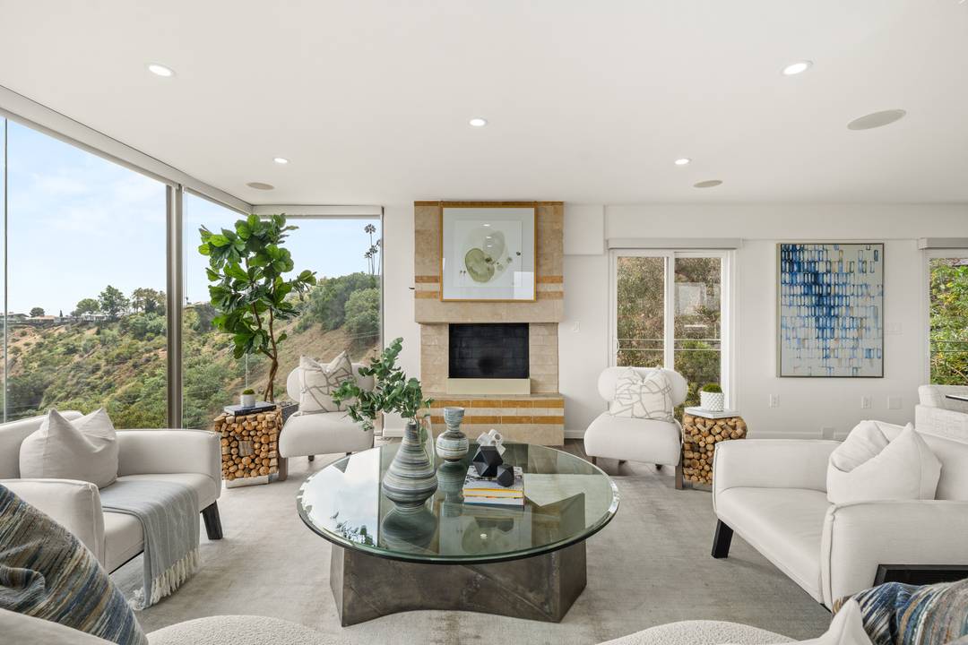 Marvelous Mid Century Home with views of Hollywood Sign, Griffith Observatory, LA, Studio City