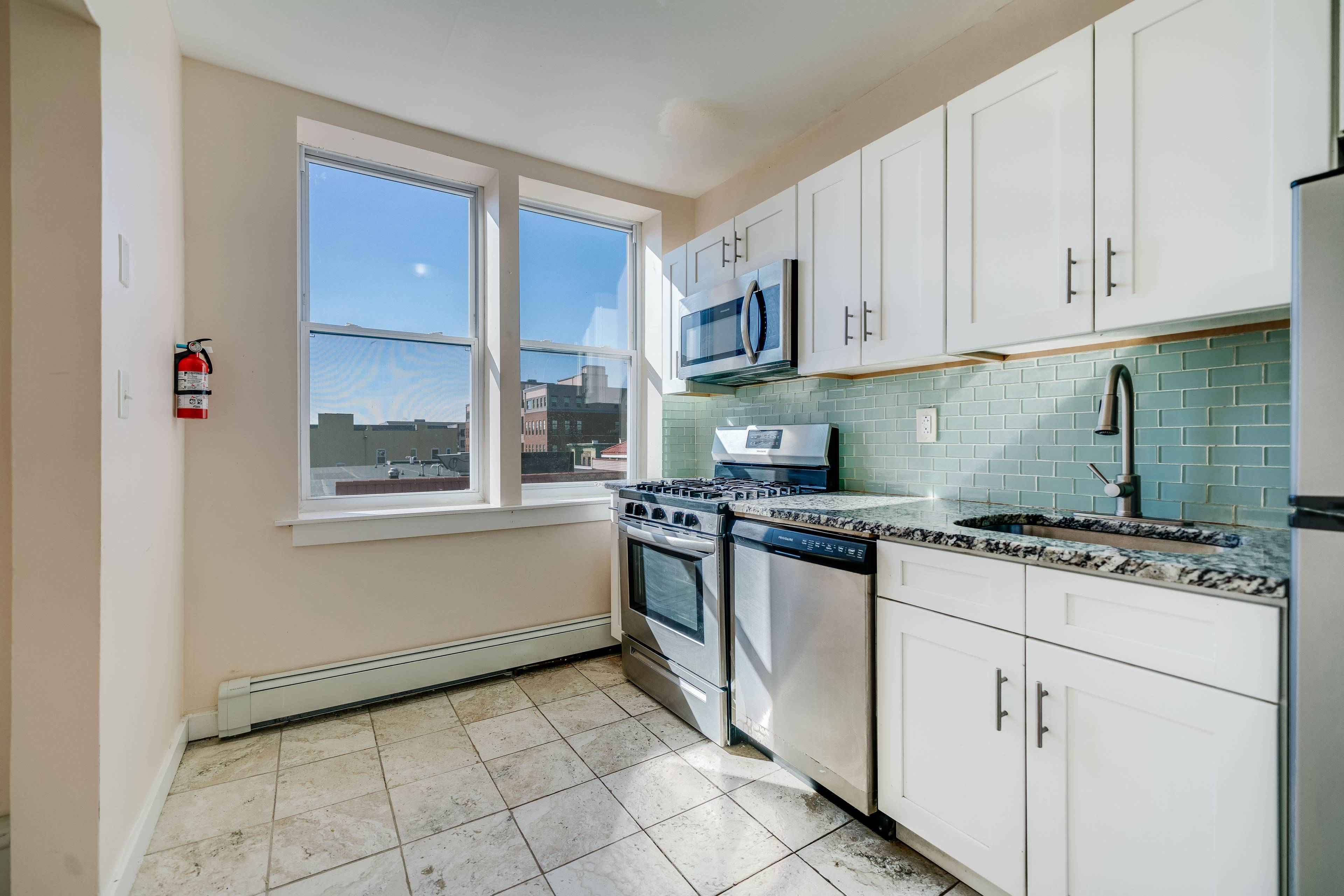 Open 1 Bedroom Apartment located in West New York!  No Brokers Fees!