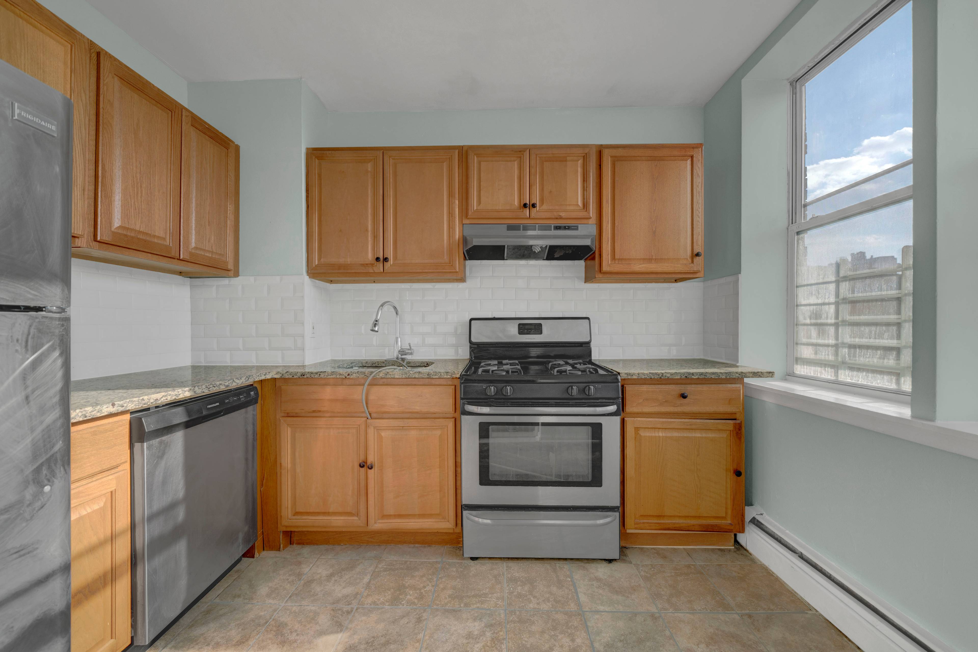 Renovated 1 Bedroom Apartment located on the 3rd Floor of this Walk Up Building.   Laundromat Downstairs!